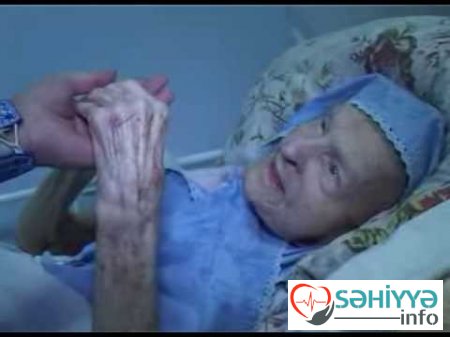 107 yaşlı Niderland sakini koronavirusdan sağalıb