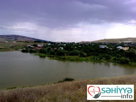 İmkanı olanlar fürsətdən istifadə edərək bağ evlərində dincəlirlər. İmkanı olanlar fürsətdən istifadə edərək bağ evlərində dincəlirlər.