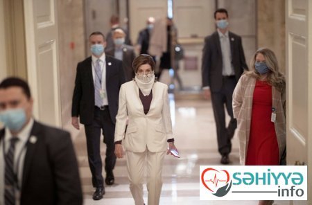 Amerikada Konqresmenlər maska tapa bilmədi və qadın corabı taxdılar.