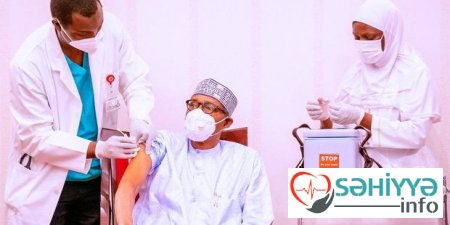 Nigeriya prezidenti canlı yayımda koronavirusa qarşı peyvənd edildi