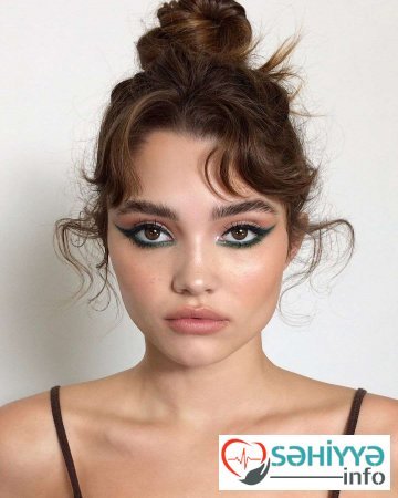 Göz makiyajına zümrüd yaşılının təsiri..