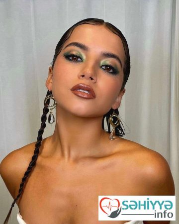 Göz makiyajına zümrüd yaşılının təsiri..