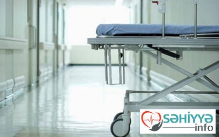 Bakıda qadının xəstəxanada xərəkdən yıxılıb ölməsinin GÖRÜNTÜLƏRİ