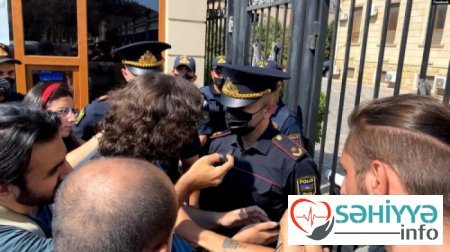 Departament əməkdaşı iş otağında özünü asdı