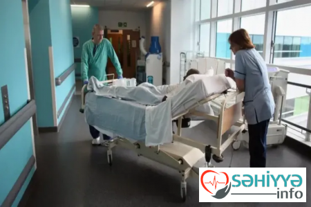 Dövlət xəstəxanasının həkimi pul verməyəni girov saxladı, “borc dəftəri” tutdu