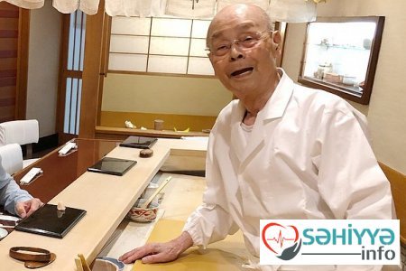 Əfsanəvi suşi aşpazı sirri açdı: 100 yaşa necə çatıb?