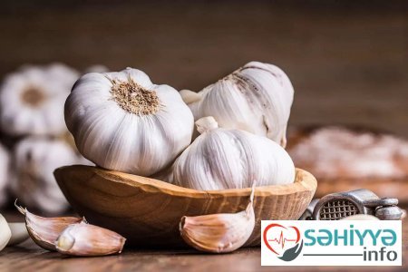 Viruslara qarşı qalxan: Gündə neçə diş sarımsaq yemək olar?