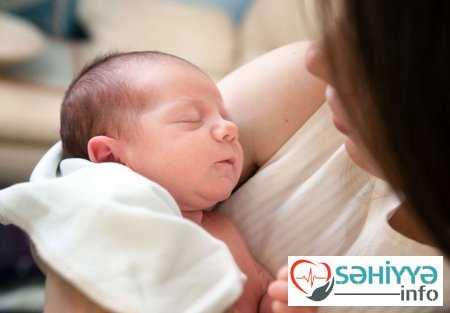 Doğuşdan sonra ailə dəstəyi: analar üçün 6 vacib kömək yolu