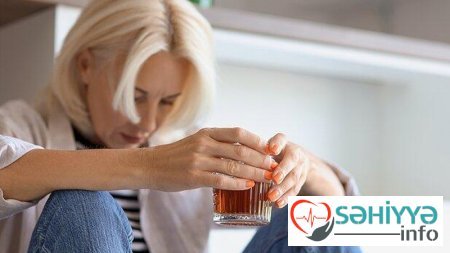Həkim alkoqol asılılığının gizli əlamətləri barədə xəbərdarlıq etdi